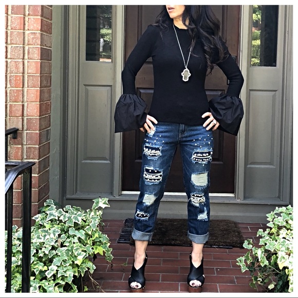 ✨RESTOCKED✨Black bell sleeves top - Picture 2 of 8